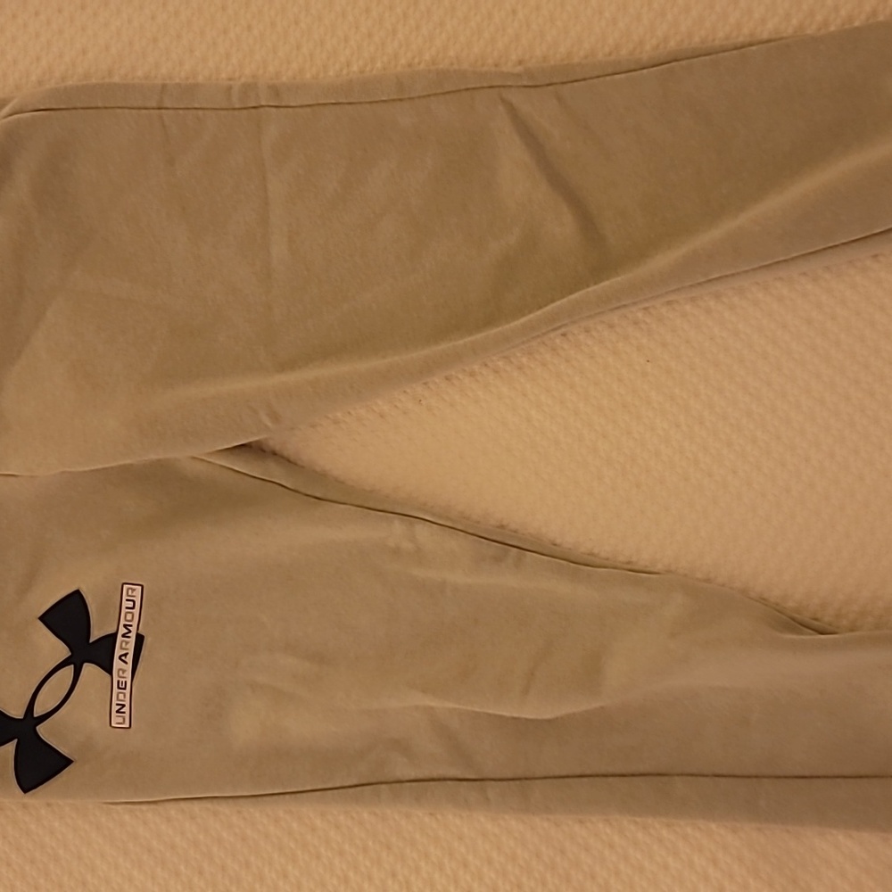 Constant underarmor sweatpants that are gray sized twelve.